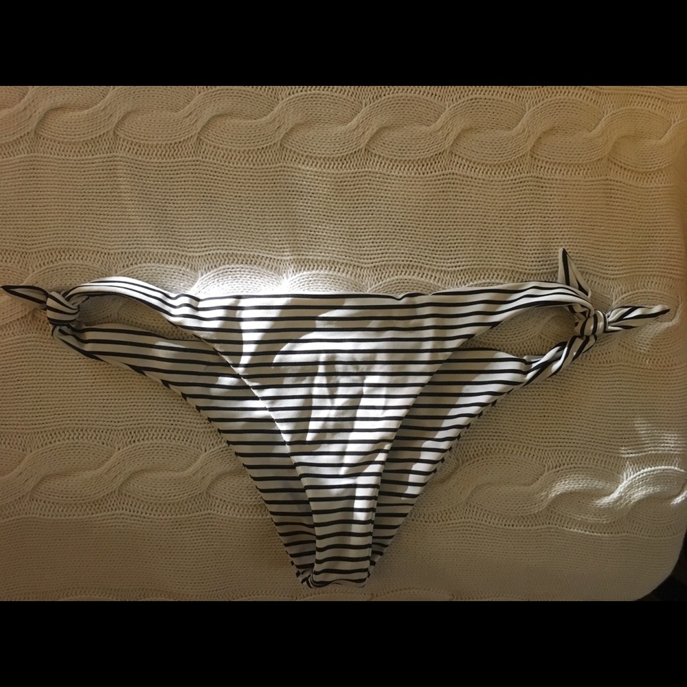 Mikoh Valencia striped side tie bottoms. Worn 3x